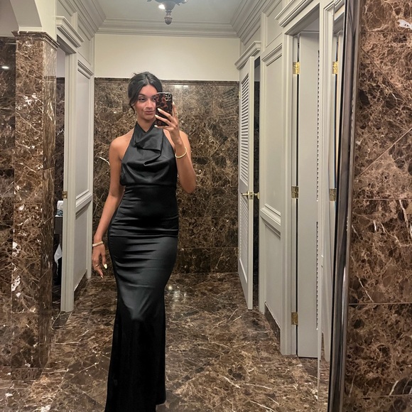Thatssofetch Dresses & Skirts - Thatssofetch Elegant Black Backless Halter Dress
